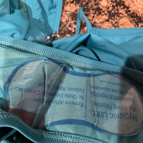 Swinsuit women by Vince camuto - Picture 5 of 5